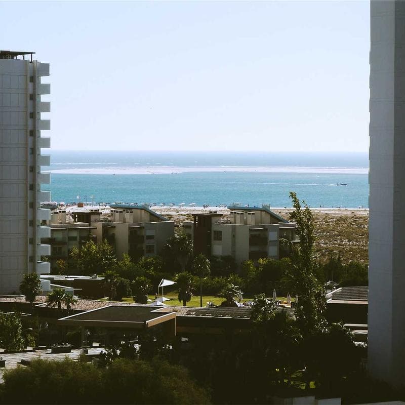 Douche à l'italienne avec carrelage en marbre